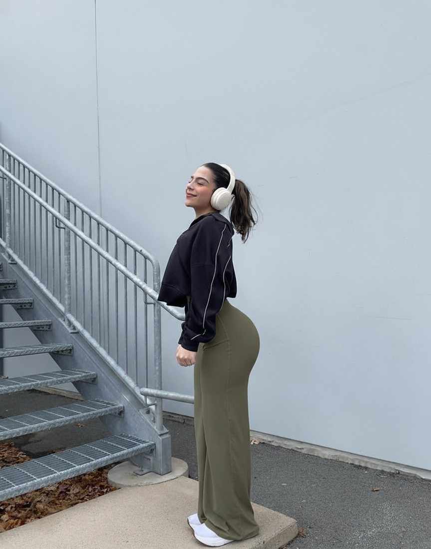 Black Straight Fit Active Pants | Ultra-Flexible High-Waist Athleisure